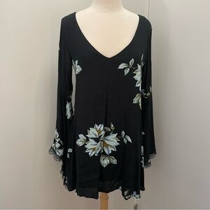 Free People Size Small Bohemian Inspired Navy Floral Mini Dress